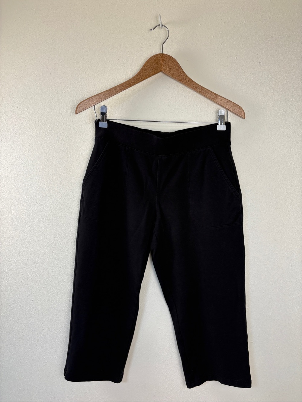 Talbots Black Pull-On Capri Pants Relaxed Fit Casual Athleisure